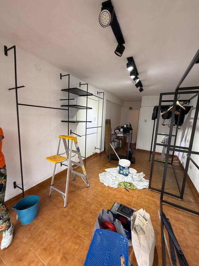 Trabajo de herrería y pintura en local comercial